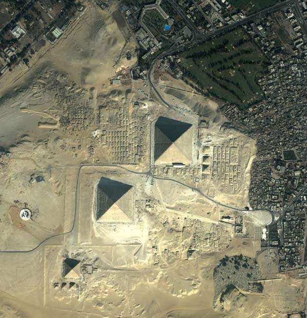 23.) Piramida Giza (Mesir)